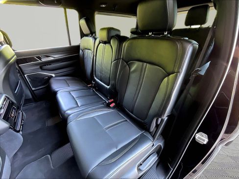 Used 2023 Jeep Wagoneer Series II AWD/4WD image 22