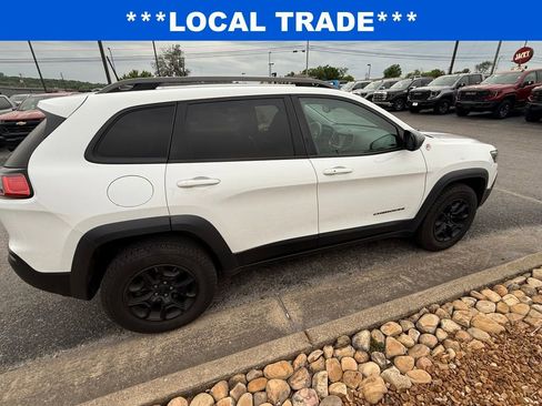 Used 2020 Jeep Cherokee Trailhawk AWD/4WD image 4