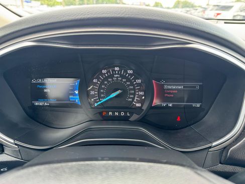 Used 2019 Ford Fusion SE FWD image 16