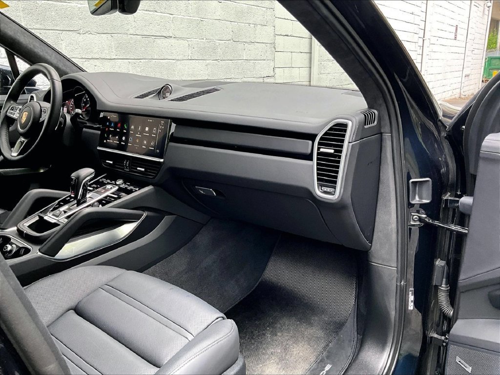 Used 2023 Porsche Cayenne Turbo AWD/4WD image 19