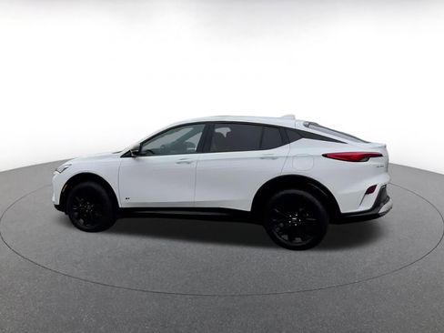 Used 2025 Buick Envista Sport Touring image 9