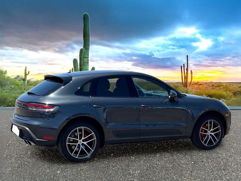 Used 2023 Porsche Macan S AWD/4WD image 5