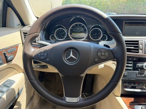 Used 2010 Mercedes-Benz E 550 Coupe image 21