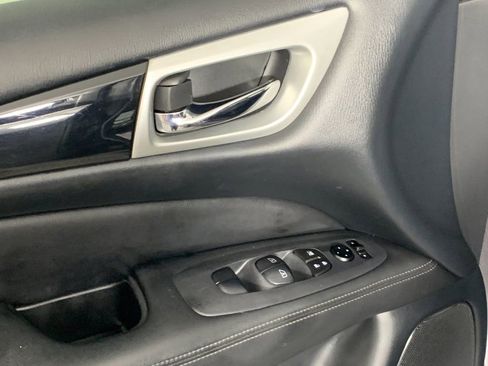 Used 2020 Nissan Pathfinder SV FWD image 15