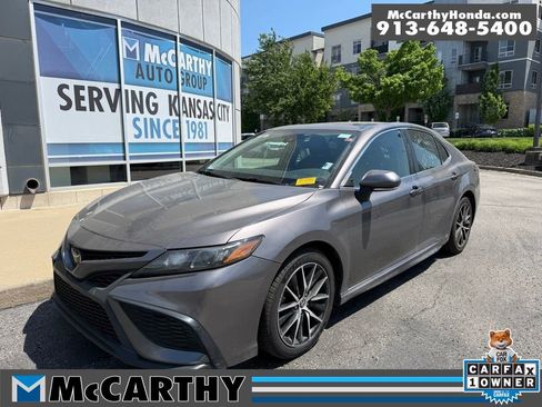 Used 2021 Toyota Camry SE FWD image 1