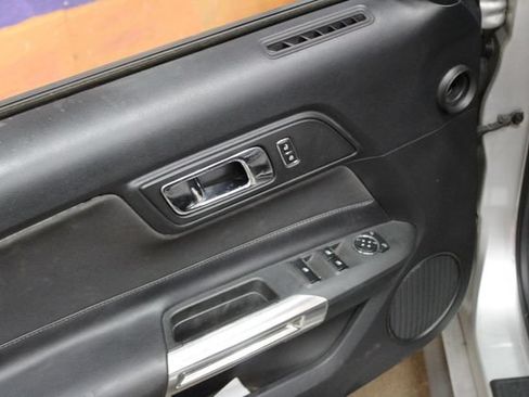 Used 2016 Ford Mustang Convertible RWD image 12