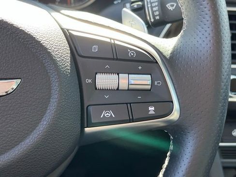 Used 2023 Genesis G70 2.0T image 15