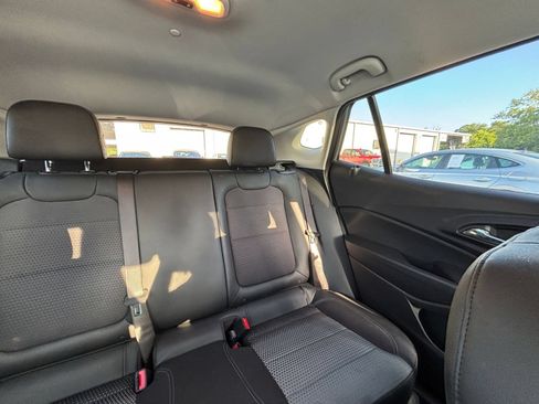 Used 2025 Chevrolet Trax LT w/ LT Convenience Package FWD image 36