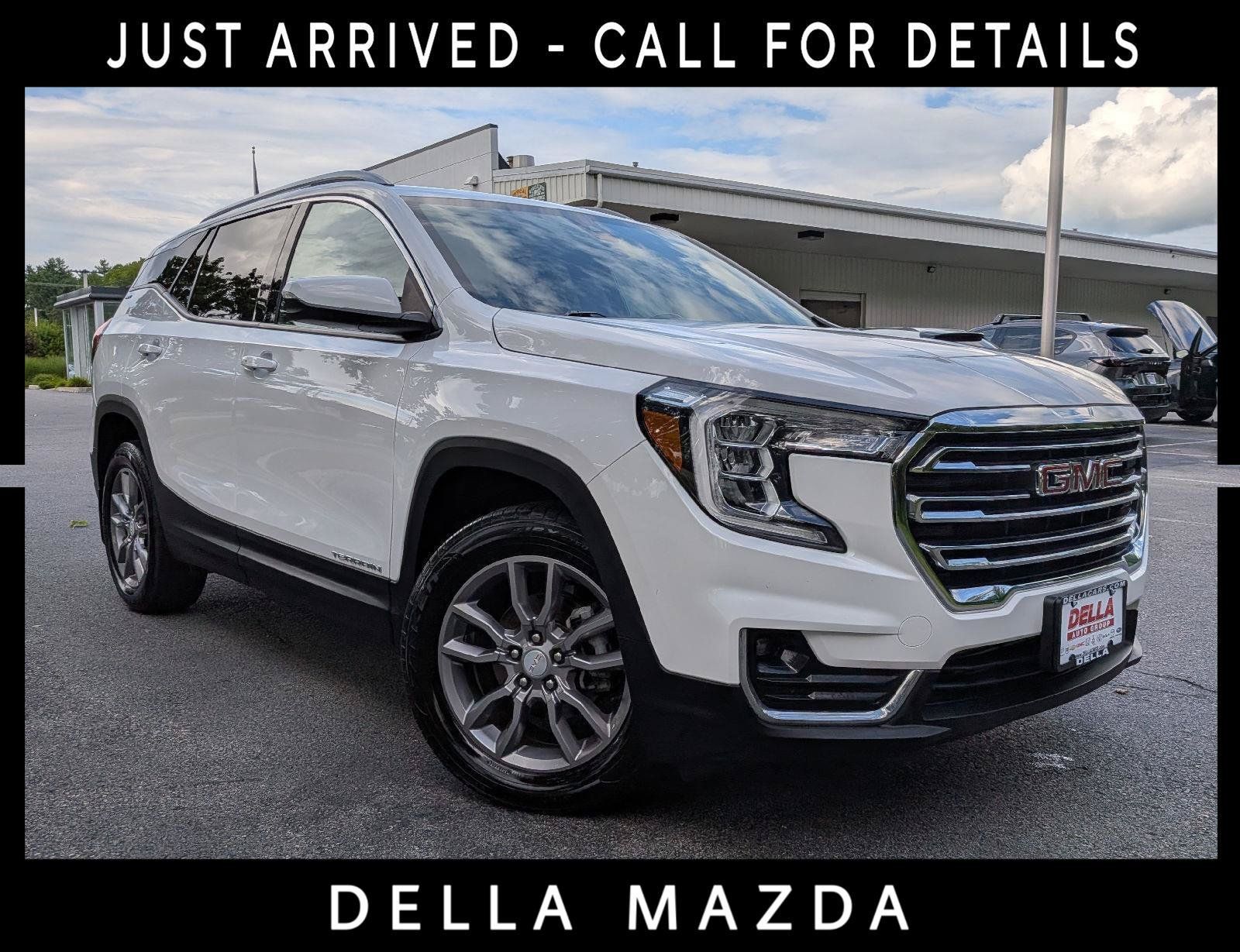 Used 2022 GMC Terrain SLT AWD/4WD image 1