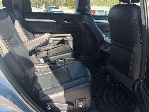 Used 2017 Toyota Highlander XLE image 13
