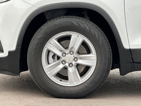 Used 2022 Chevrolet Trax LT w/ LT Convenience Package image 35