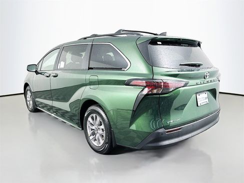New 2026 Toyota Sienna XLE image 5