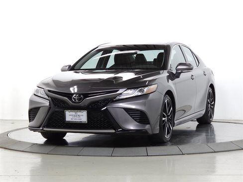 Used 2019 Toyota Camry XSE image 3