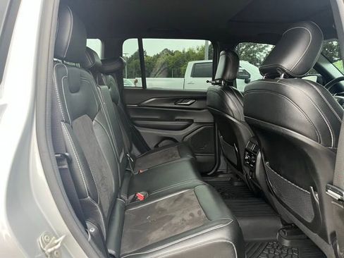 Used 2023 Jeep Grand Cherokee Altitude AWD/4WD image 10