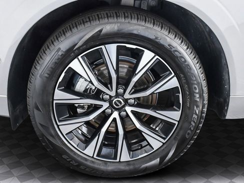 Used 2025 Volvo XC60 B5 Plus image 36