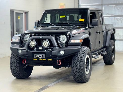 Used 2023 Jeep Gladiator Rubicon w/ Cold Weather Group AWD/4WD image 3