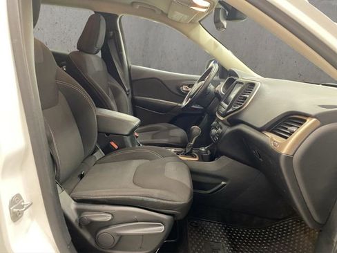 Used 2015 Jeep Cherokee Latitude w/ Cold Weather Group image 18