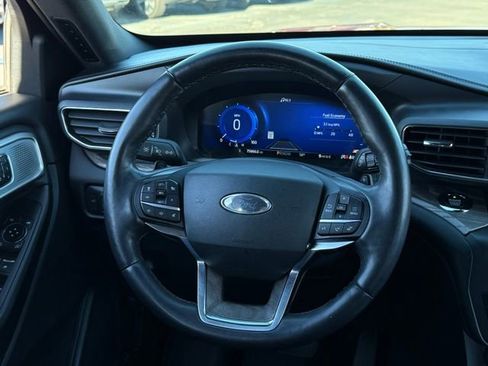 Certified 2020 Ford Explorer Platinum w/ Premium Technology Package image 9