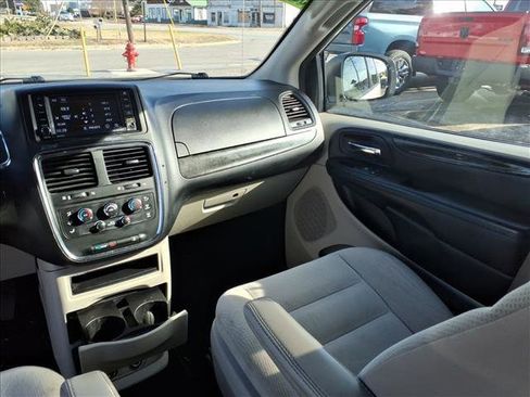 Used 2019 Dodge Grand Caravan SE FWD image 20