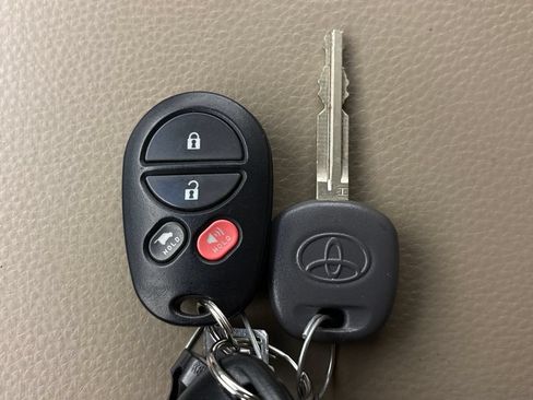 Used 2017 Toyota Sequoia Limited w/ Safety & Convenience Package AWD/4WD image 32