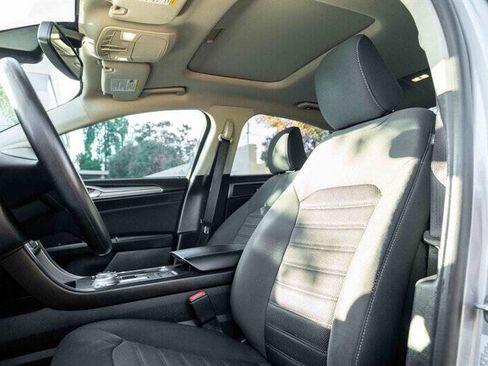 Used 2020 Ford Fusion SE image 10