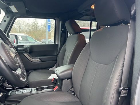 Used 2016 Jeep Wrangler Unlimited Sport w/ Connectivity Group image 3