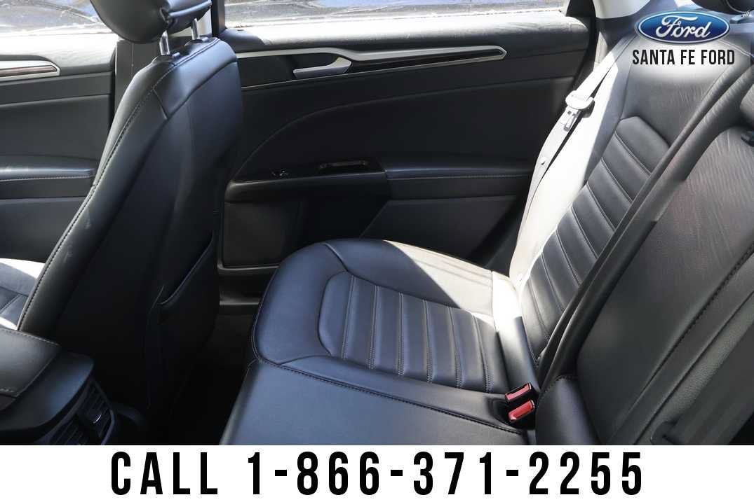 Used 2016 Ford Fusion SE w/ Equipment Group 202A FWD image 11