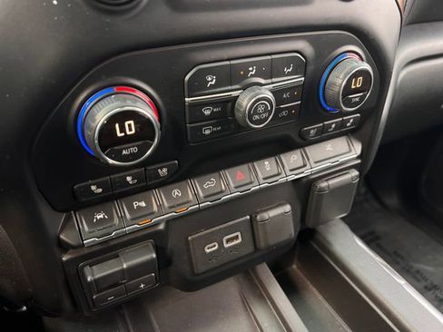 Used 2019 Chevrolet Silverado 1500 High Country image 30