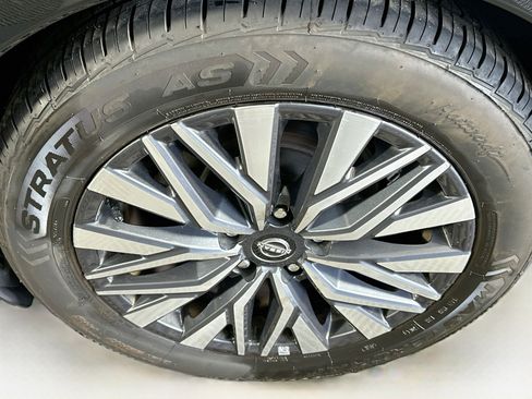 Used 2025 Nissan Altima 2.5 SV FWD image 11