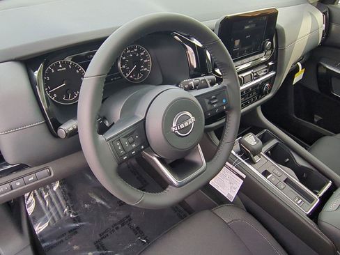 New 2025 Nissan Pathfinder SV image 15