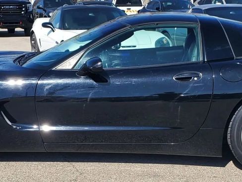 Used 2004 Chevrolet Corvette Coupe w/ Preferred Equipment Group image 16