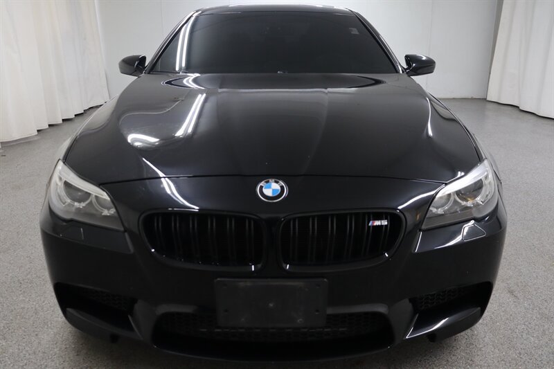 Used 2014 BMW M5 RWD image 2