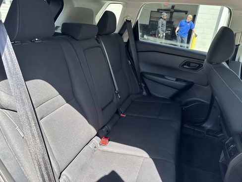 Used 2024 Nissan Rogue S FWD image 9