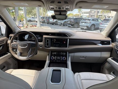 Used 2024 GMC Yukon XL Denali w/ Denali Reserve Package AWD/4WD image 10