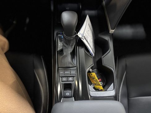 New 2026 Toyota Camry Hybrid FWD image 12