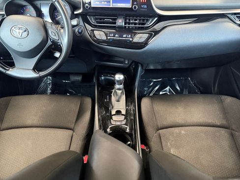 Used 2019 Toyota C-HR XLE FWD image 12