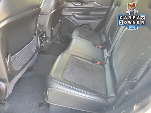 Used 2023 Jeep Grand Cherokee Altitude AWD/4WD image 10
