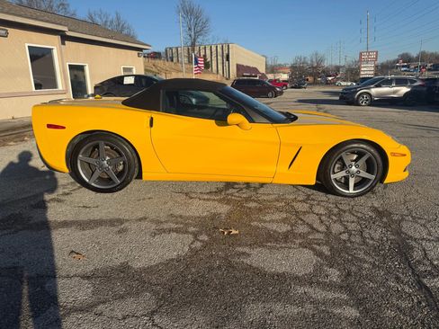 Used 2005 Chevrolet Corvette Convertible w/ Preferred Equipment Group image 2