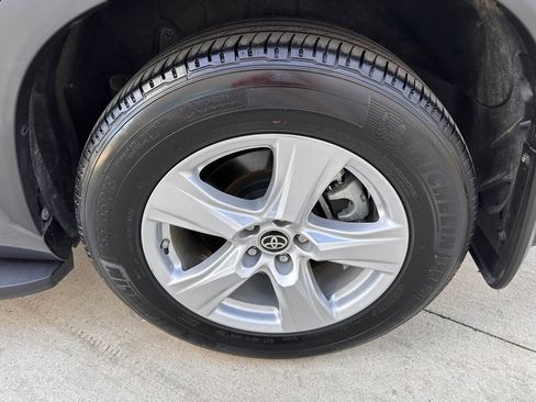 Used 2024 Toyota Highlander LE image 35