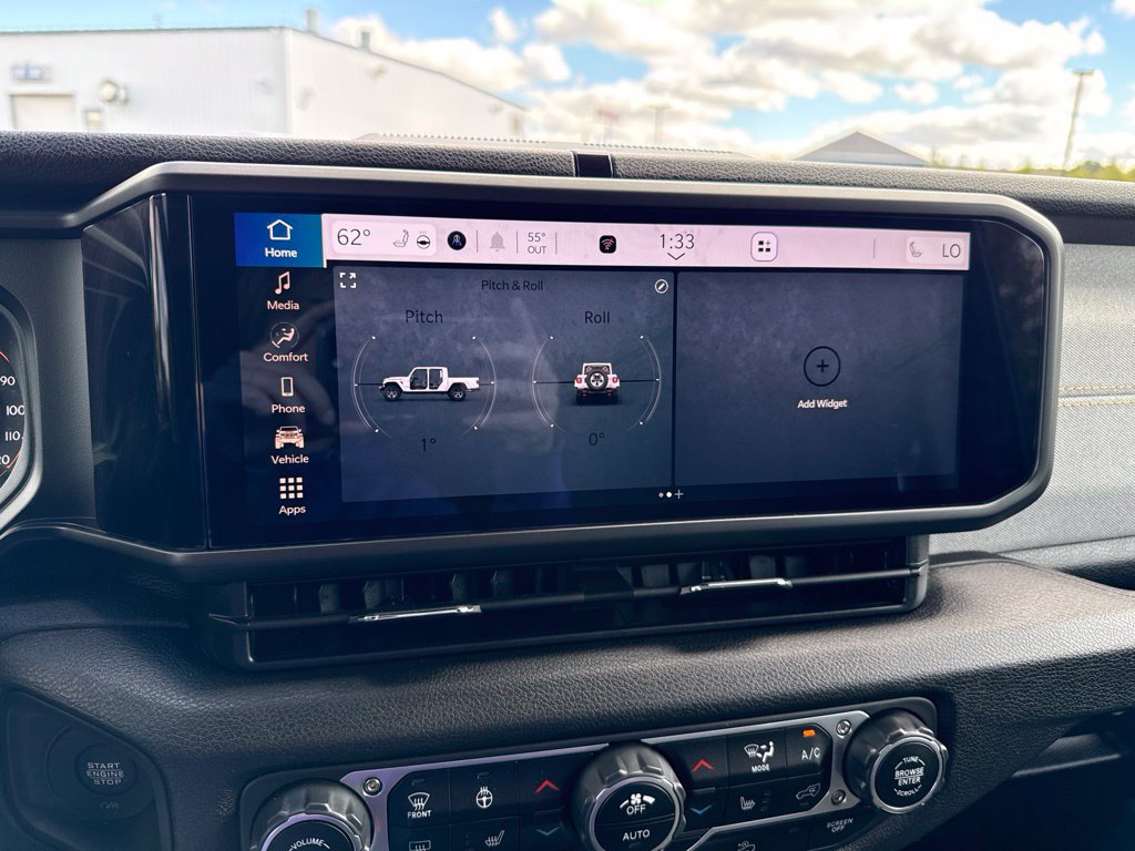 Used 2025 Jeep Gladiator Sport AWD/4WD image 26