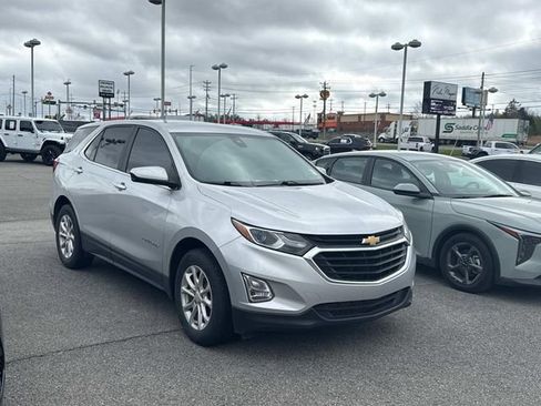 Used 2021 Chevrolet Equinox LT image 2