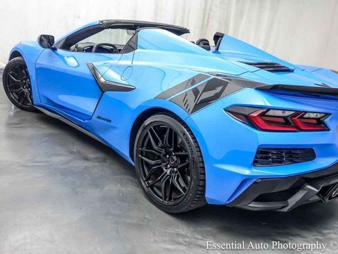 Used 2025 Chevrolet Corvette Z06 RWD image 12