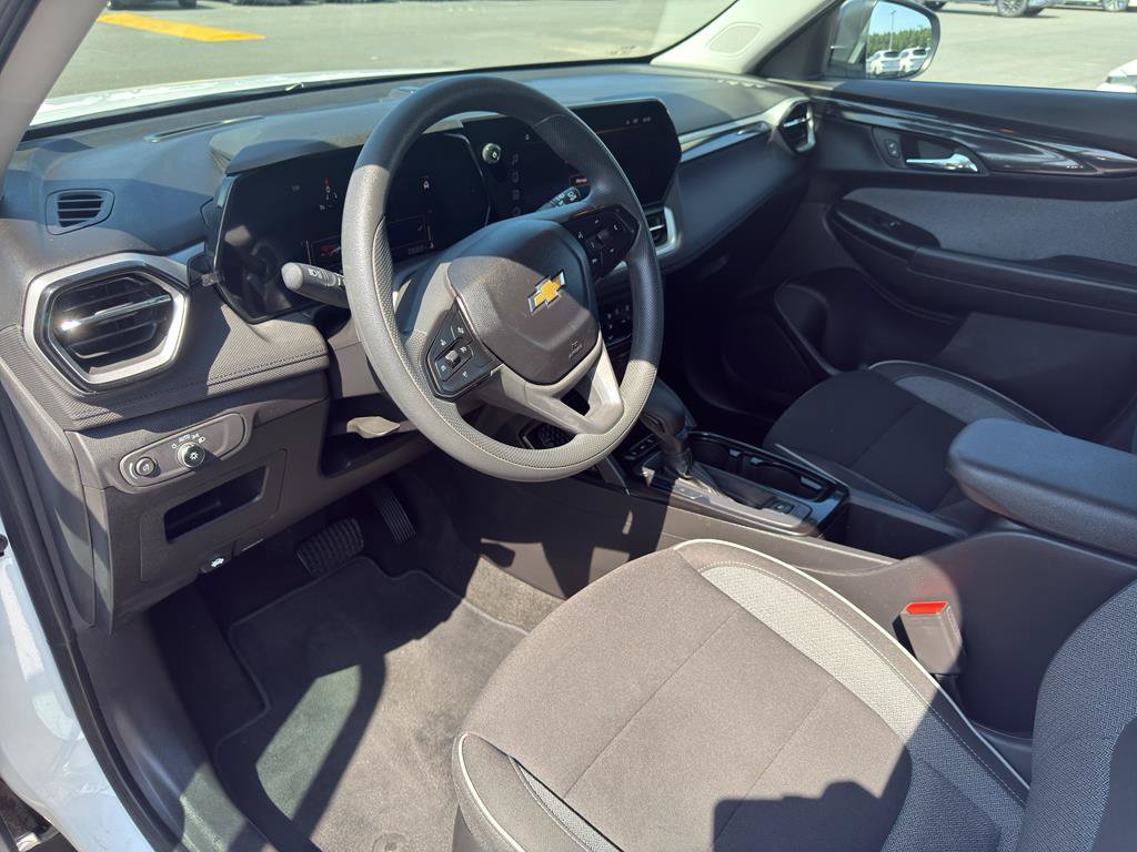 Used 2024 Chevrolet TrailBlazer LS w/ LS Convenience Package AWD/4WD image 21