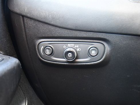 Used 2020 Chevrolet Equinox LT w/ Midnight Edition image 28