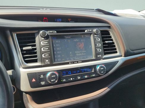 Used 2019 Toyota Highlander Limited Platinum AWD/4WD image 14