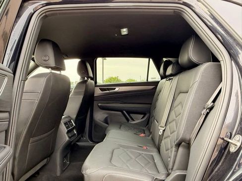 Used 2025 Volkswagen Atlas Cross Sport SE AWD/4WD image 21