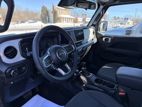 Certified 2025 Jeep Wrangler Sahara image 16