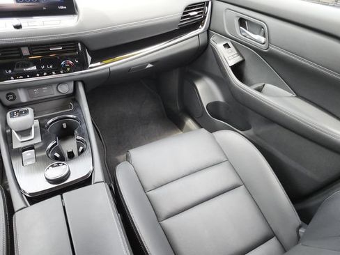 Used 2024 Nissan Rogue SL AWD/4WD image 22