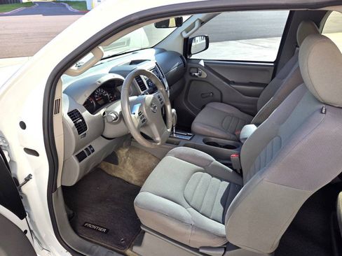 Used 2015 Nissan Frontier S RWD image 11