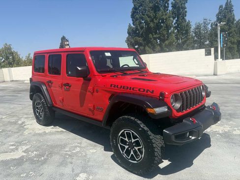 Used 2025 Jeep Wrangler Unlimited Rubicon w/ Convenience Group AWD/4WD image 48